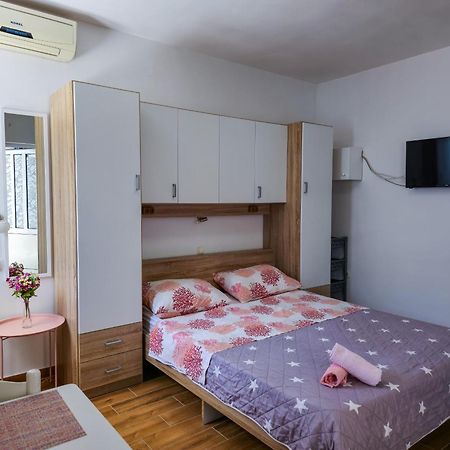 Apartments Neda Омиш Экстерьер фото