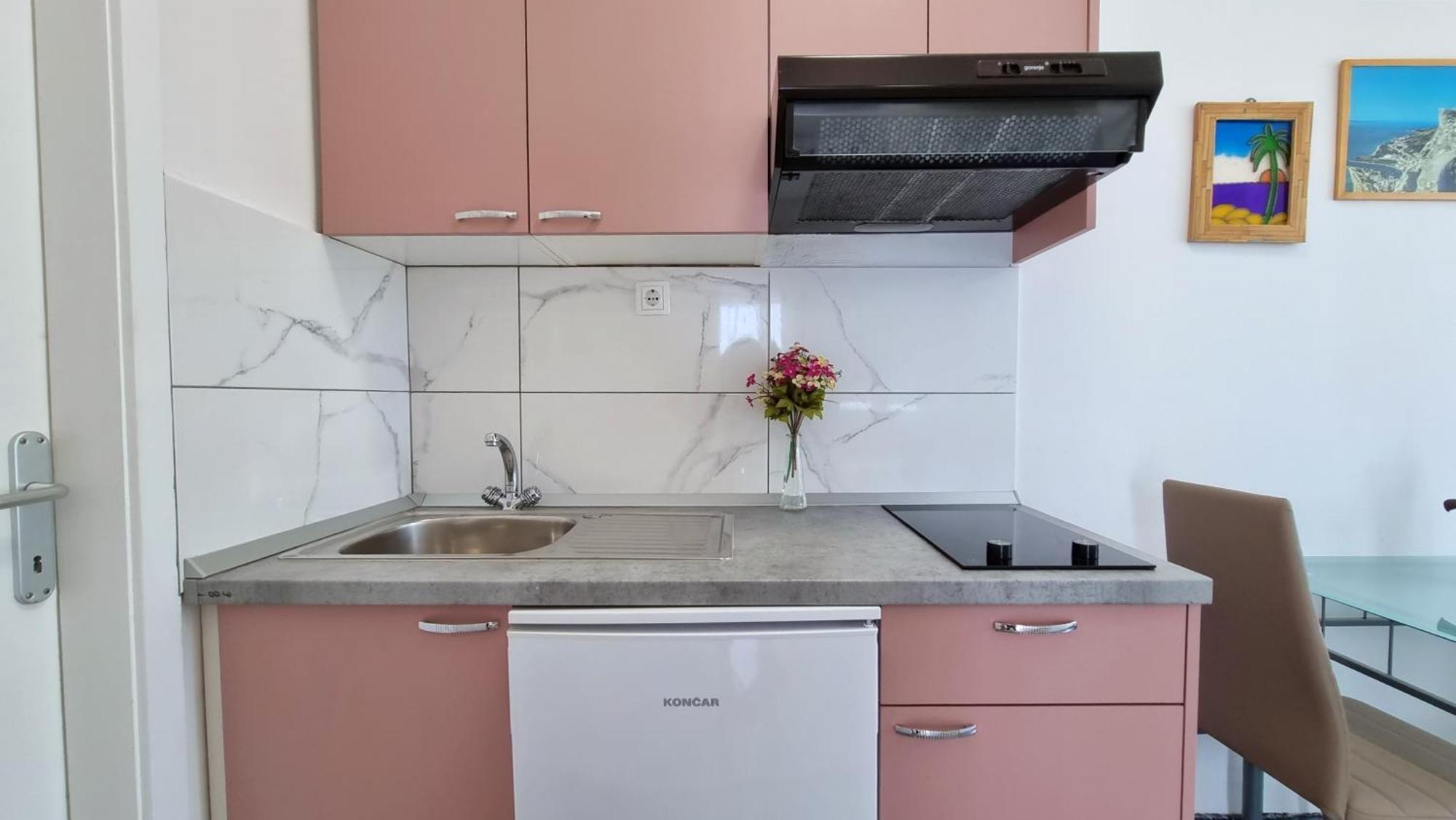 Apartments Neda Омиш Экстерьер фото