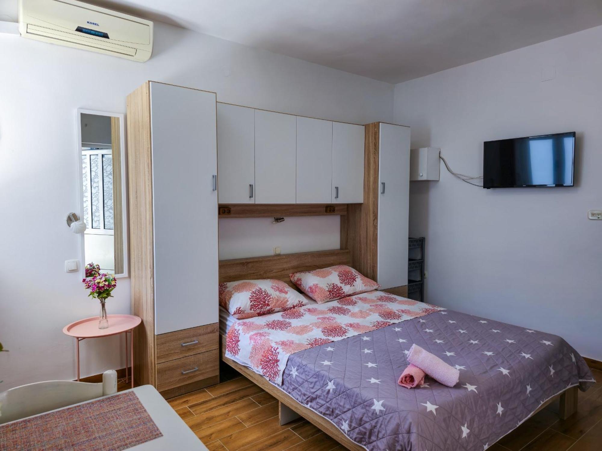 Apartments Neda Омиш Экстерьер фото