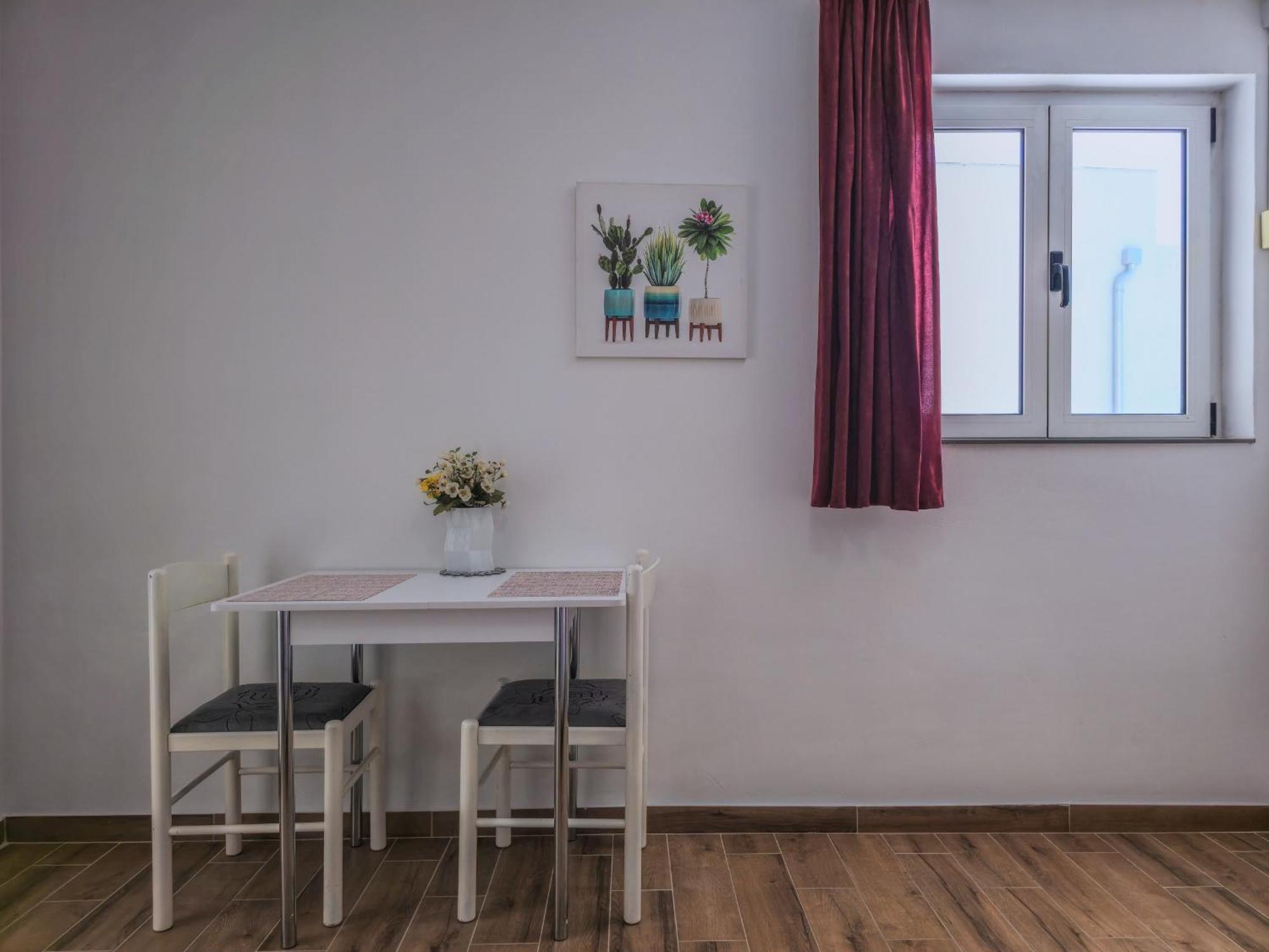 Apartments Neda Омиш Экстерьер фото