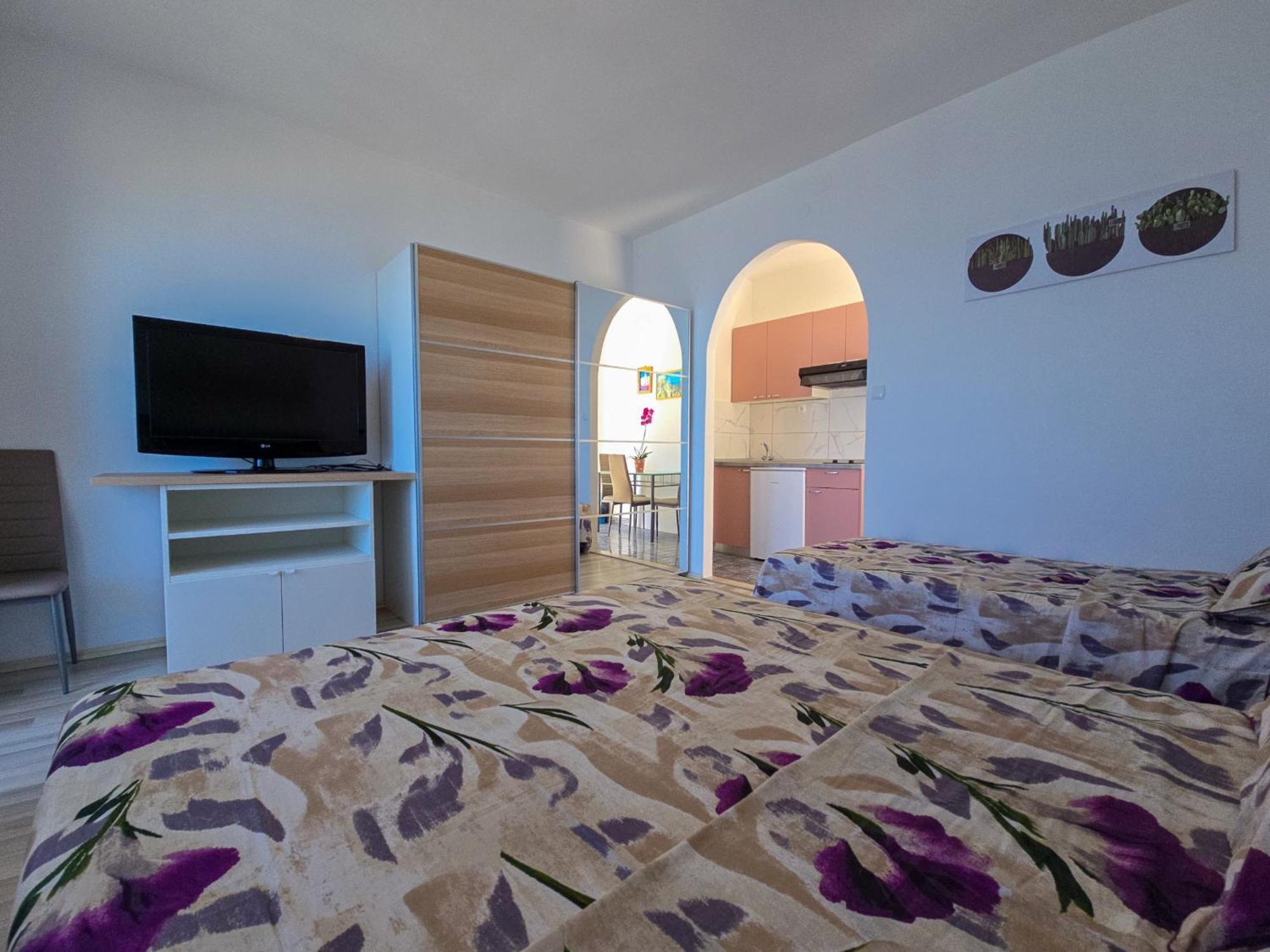 Apartments Neda Омиш Номер фото