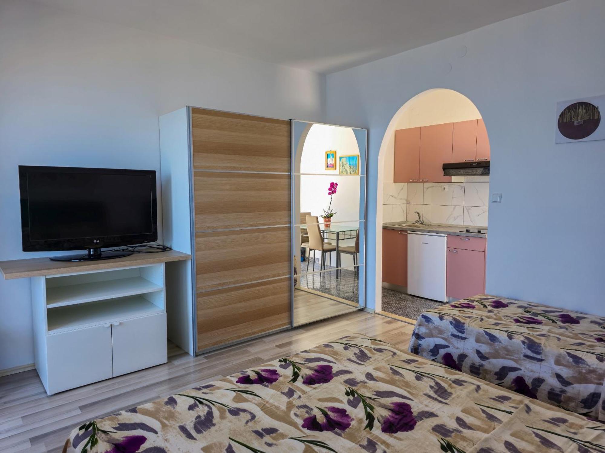 Apartments Neda Омиш Номер фото