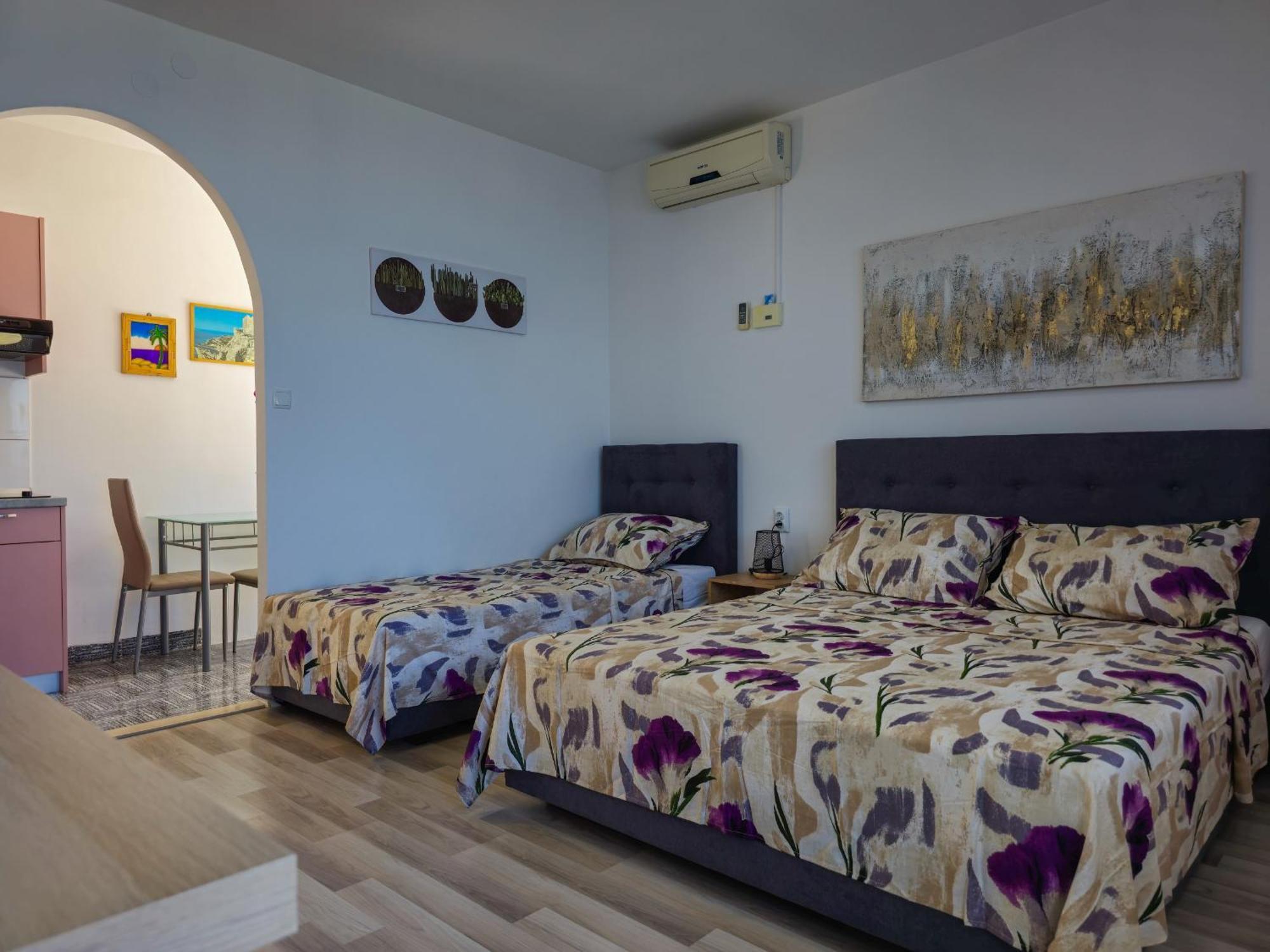 Apartments Neda Омиш Экстерьер фото