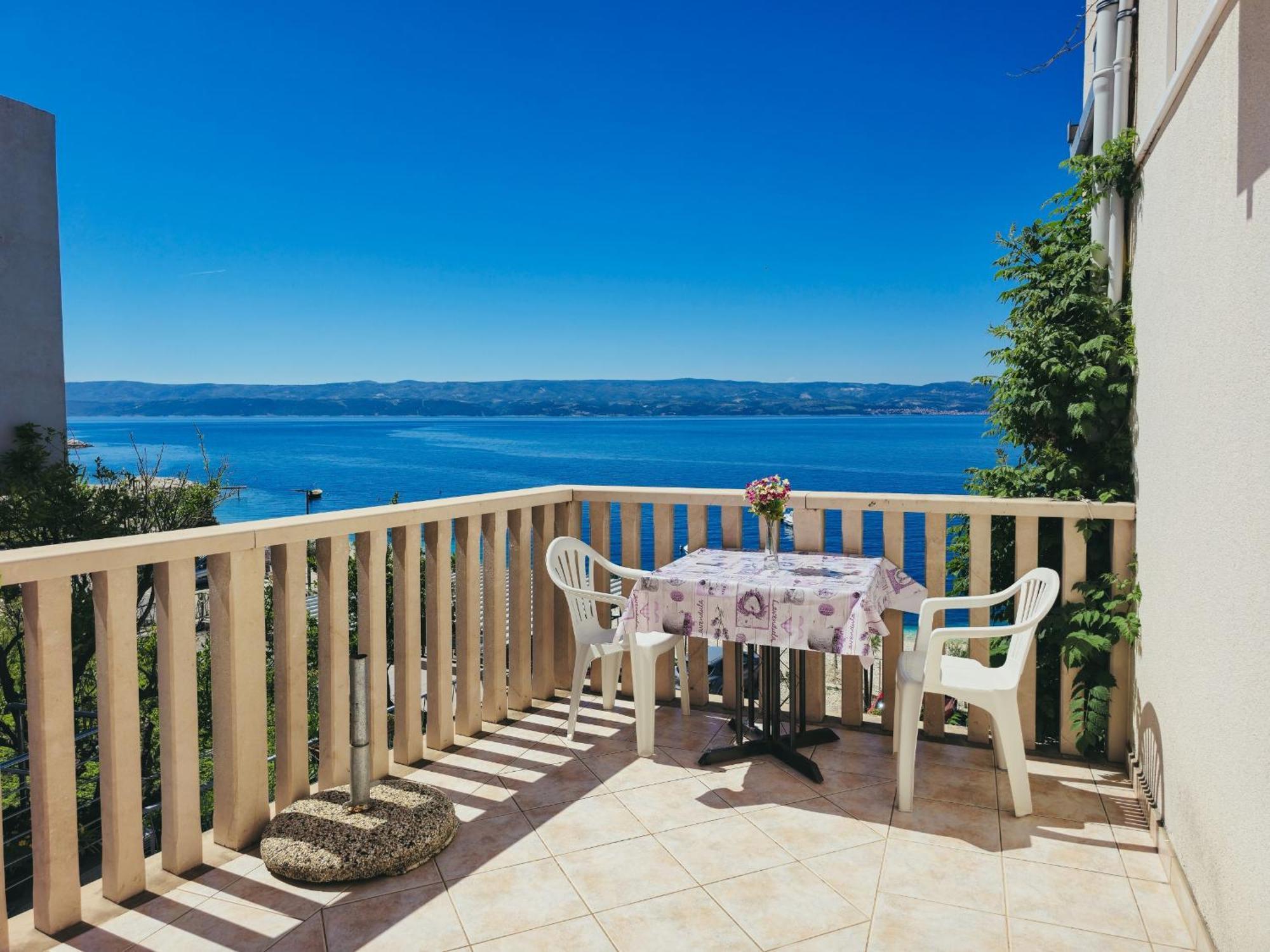Apartments Neda Омиш Экстерьер фото