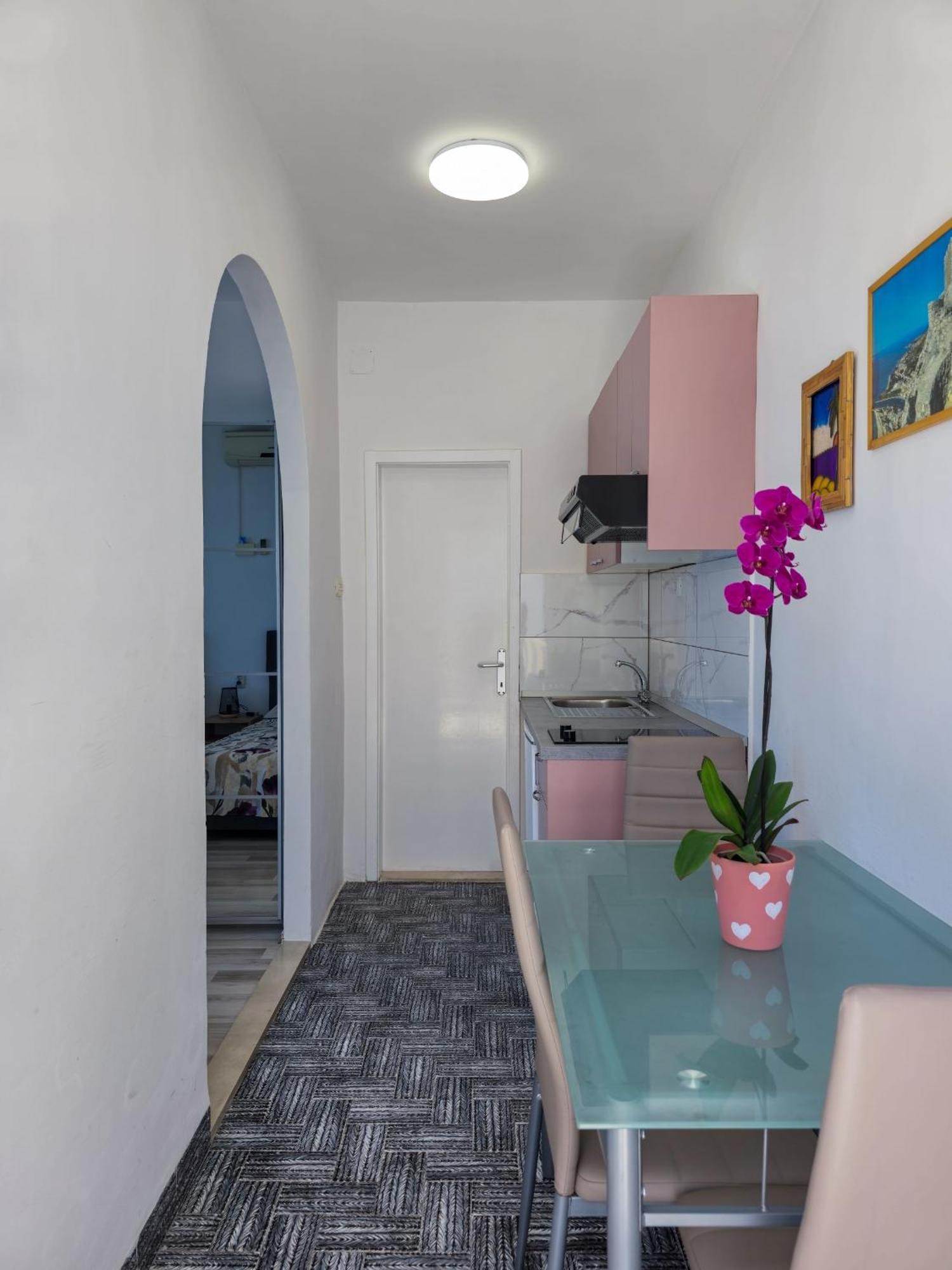 Apartments Neda Омиш Номер фото
