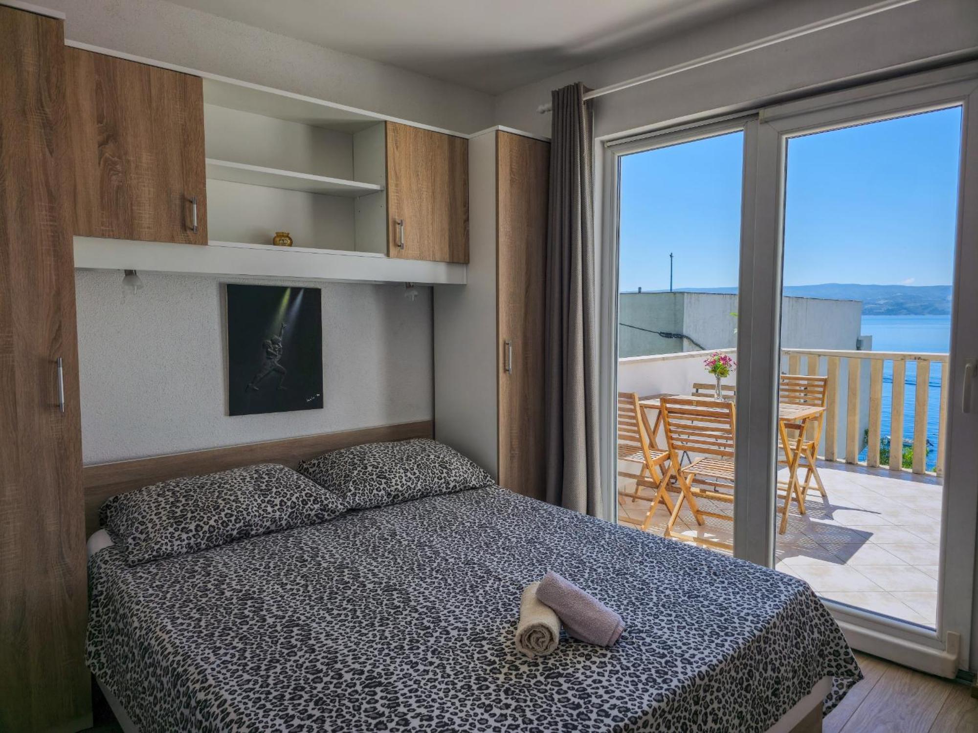 Apartments Neda Омиш Экстерьер фото