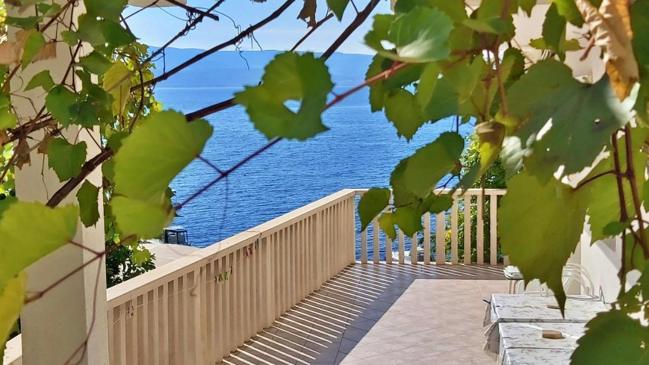 Apartments Neda Омиш Экстерьер фото